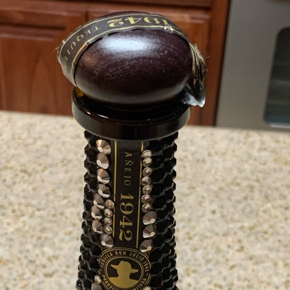 Rare Bejeweled Empty Bottle Tequila Añejo Don Julio 1942 Produccion Limitada - Picture 3 of 9